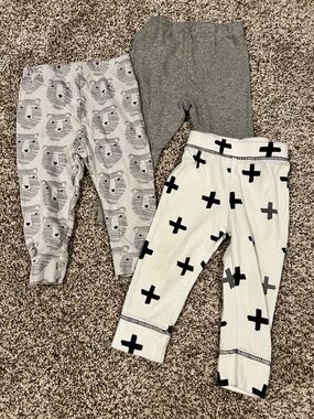 cloud island Gray & White Toddler Leggings Set - Bear & Cross Print
